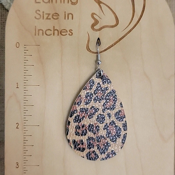 ANIMAL PRINT LEATHER EARRINGS - Picture 5 of 7